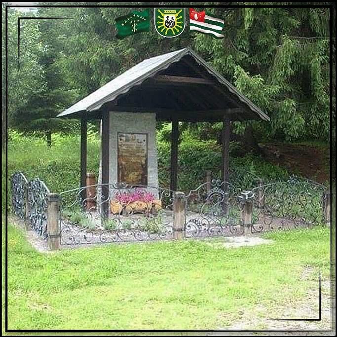 1943 yılında Almanlar Rusya’dan çekilirken Alman ordusuyla beraber Kafkasya’yı terk eden ve çoğunluğu kadın, çocuk ve ihtiyarlardan oluşan 15 bin kadar Kafkasyalı mülteci bulunuyordu. Önce İtalya’nın kuzeyindeki dağ köylerine daha sonra da Avusturya’da, Drau Nehri Vadisi’ne