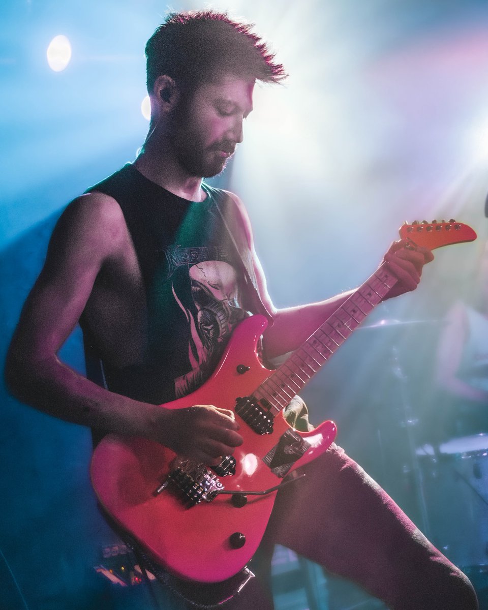 Got hot, sweaty, Camden on the mind.

📸 @floservaphoto