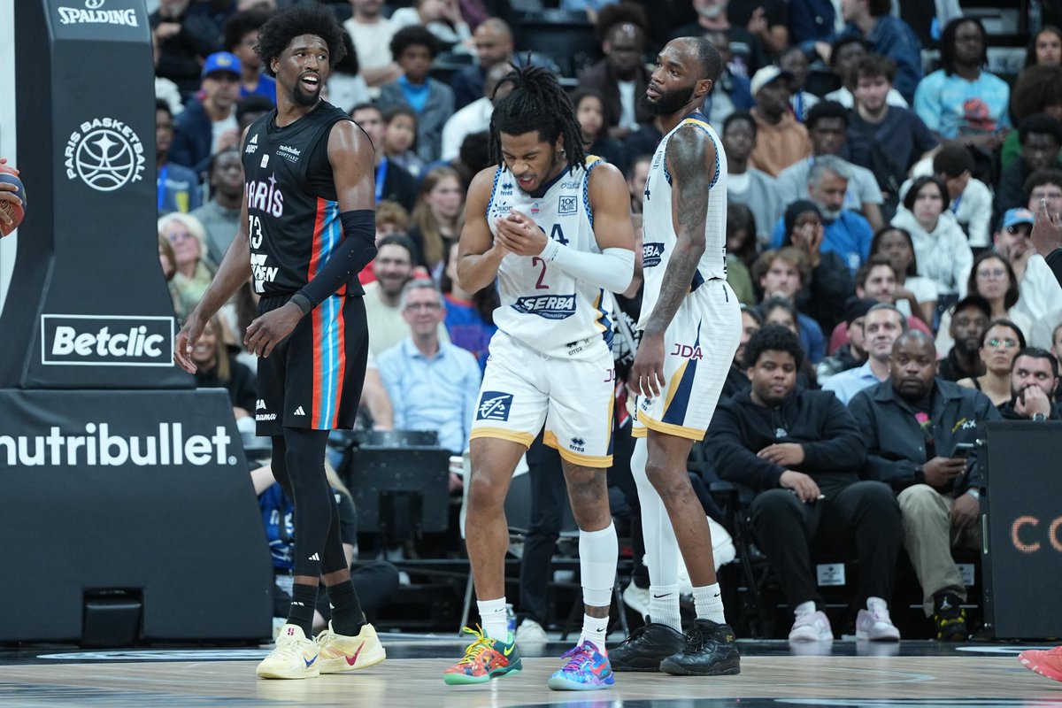 👊🗼 Tête de série n°1 des playoffs, le Paris Basketball démarre bien contre Dijon 

💯 Entrée en matière réussie pour le leader de la saison régulière de #BetclicELITE

📲 bebasket.fr/tete-de-serie-…