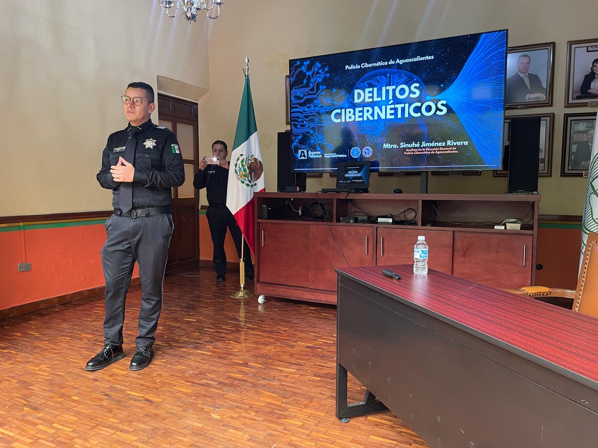 Capacitación sobre "Delitos Cibernéticos", impartida por <a href="/SSPEags/">Seguridad Pública Aguascalientes</a>. ¡No se dejen engañar! Cualquier llamada de extorsión o engaño que reciban, hay que reportarla al Whatsapp de la Policía Cibernética Aguascalientes al número: 4493462341.
<a href="/GobAgs/">Gobierno del Estado de Aguascalientes</a> <a href="/SEGGOB_Ags/">SEGGOB</a> <a href="/SSPEags/">Seguridad Pública Aguascalientes</a> <a href="/notariadomex/">Notariado Mexicano</a>