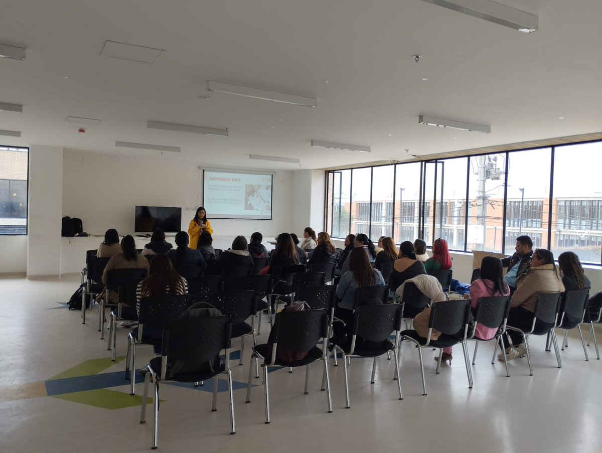 integracionbta's tweet image. En la Subdirección Local de Bosa y el Centro Amar, realizamos el Taller Participativo sobre Condiciones de Calidad 🧠✨.
Coordinadores de jardines infantiles oficiales y privados aportan ideas clave para consolidar el Sistema Distrital de Aseguramiento de la Calidad de la…