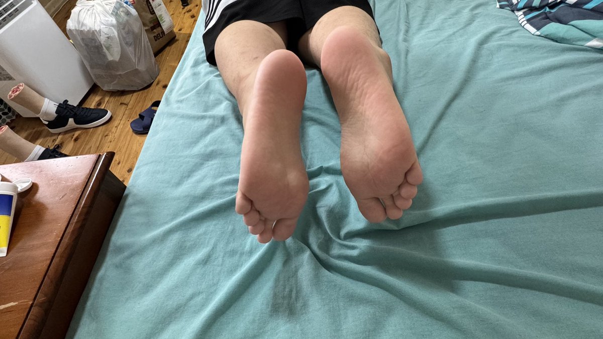 Thursdaytorelax's tweet photo. 买了个支架解锁新角度 https://t.co/7VXQeG0QjJ