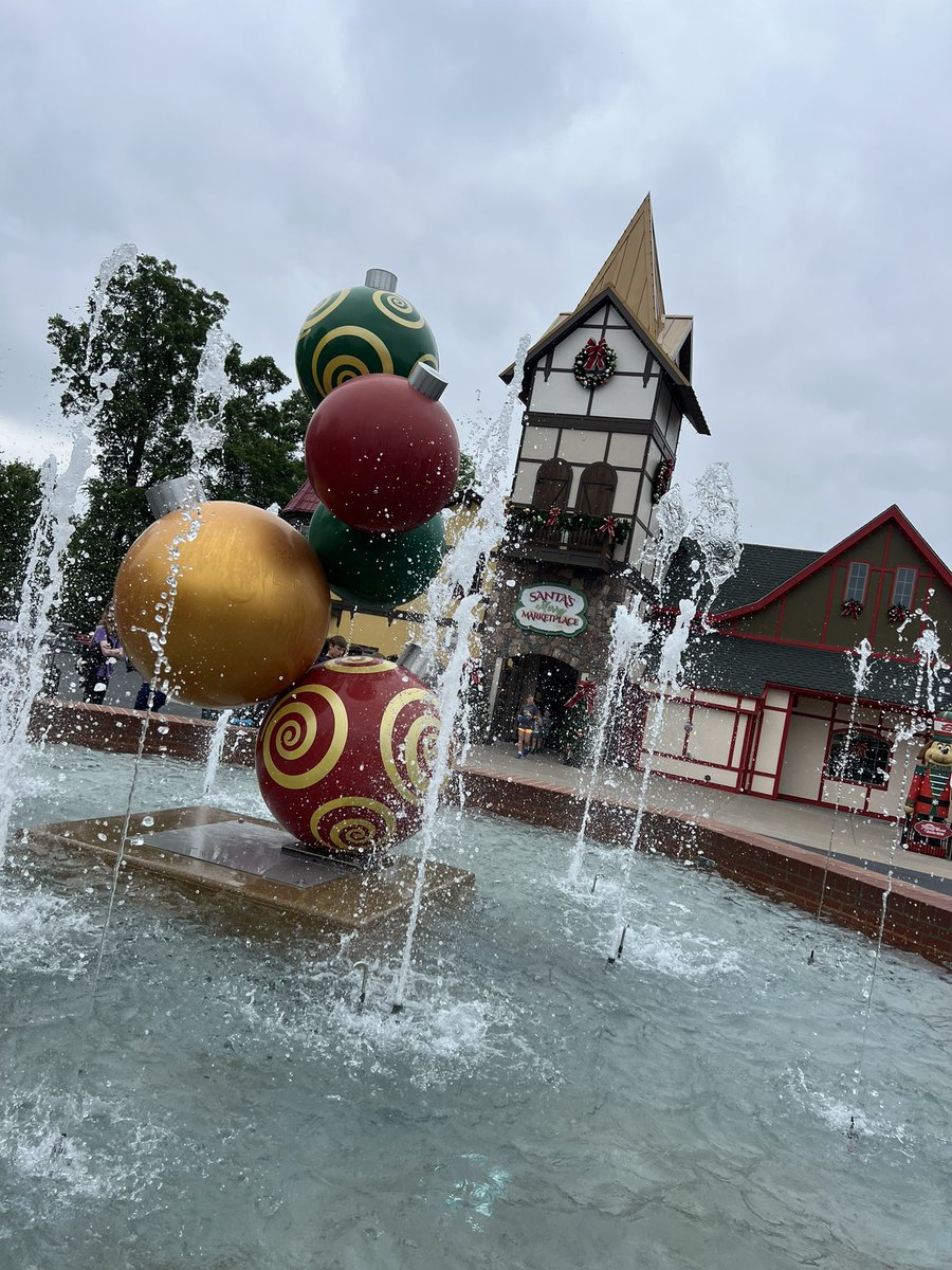 That concludes this trip to <a href="/HolidayWorld/">Holiday World</a>! Still love those wooden coasters!