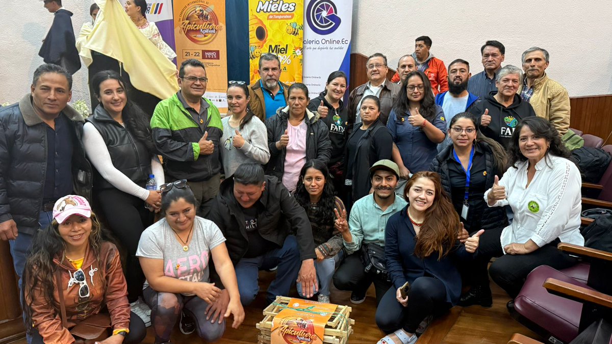 AgroAzuayGPA's tweet image. 🐝✨ Junto a 23 apicultores de la provincia, fuimos parte del Primer Congreso Internacional de Apicultura #Apifest, desarrollado en #Ambato, un espacio de aprendizaje y conexión con expertos internacionales.🍯
¡Fortalecemos el conocimiento para un #AzuayDignoYProductivo! 💪