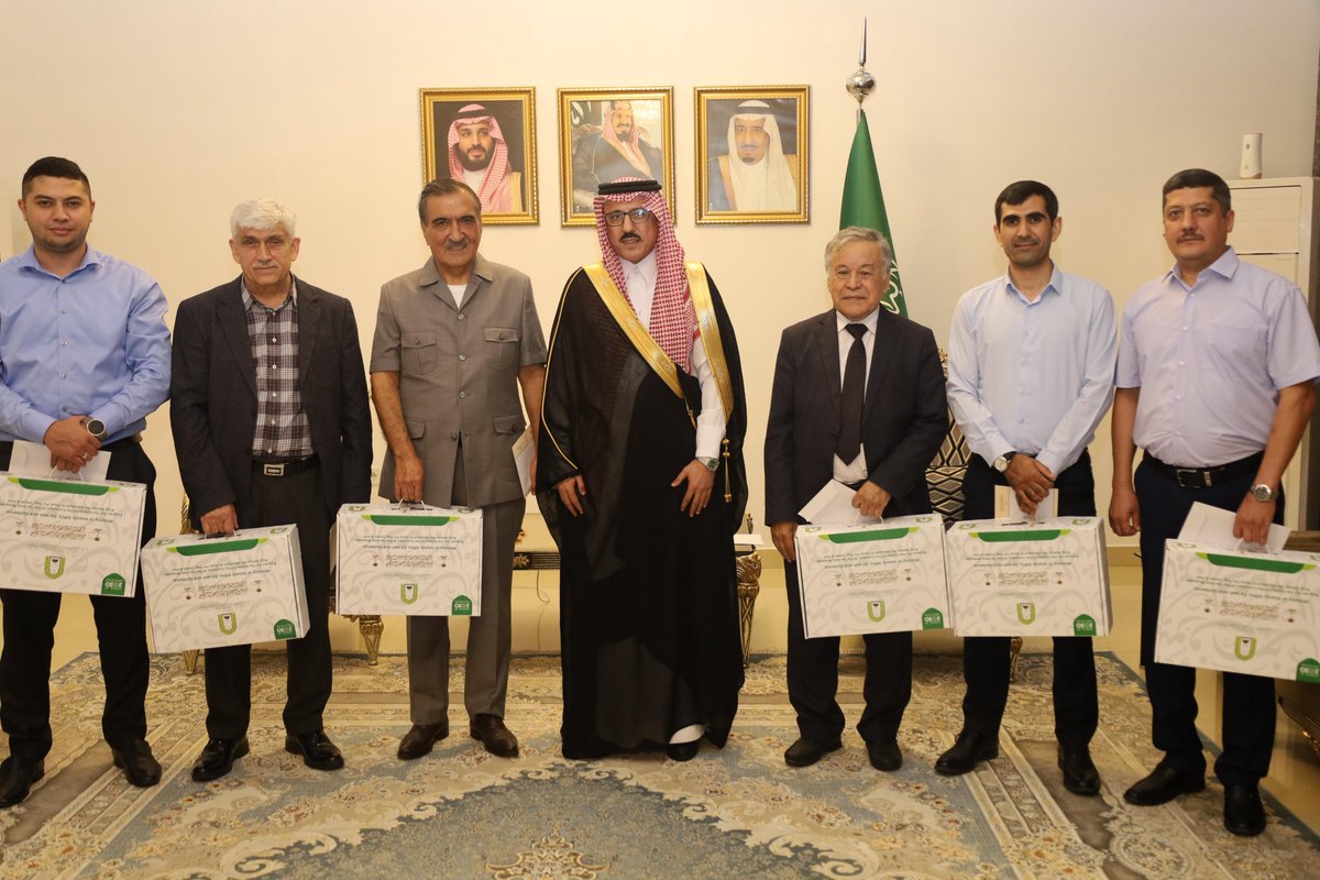 SPAregions's tweet photo. سفير المملكة لدى طاجيكستان يودع حجاج برنامج ضيوف خادم الحرمين الشريفين للحج والعمرة والزيارة.
https://t.co/C3xTl8tkSo 
#واس_حج46 | #واس_عام https://t.co/0FY4axR1LD