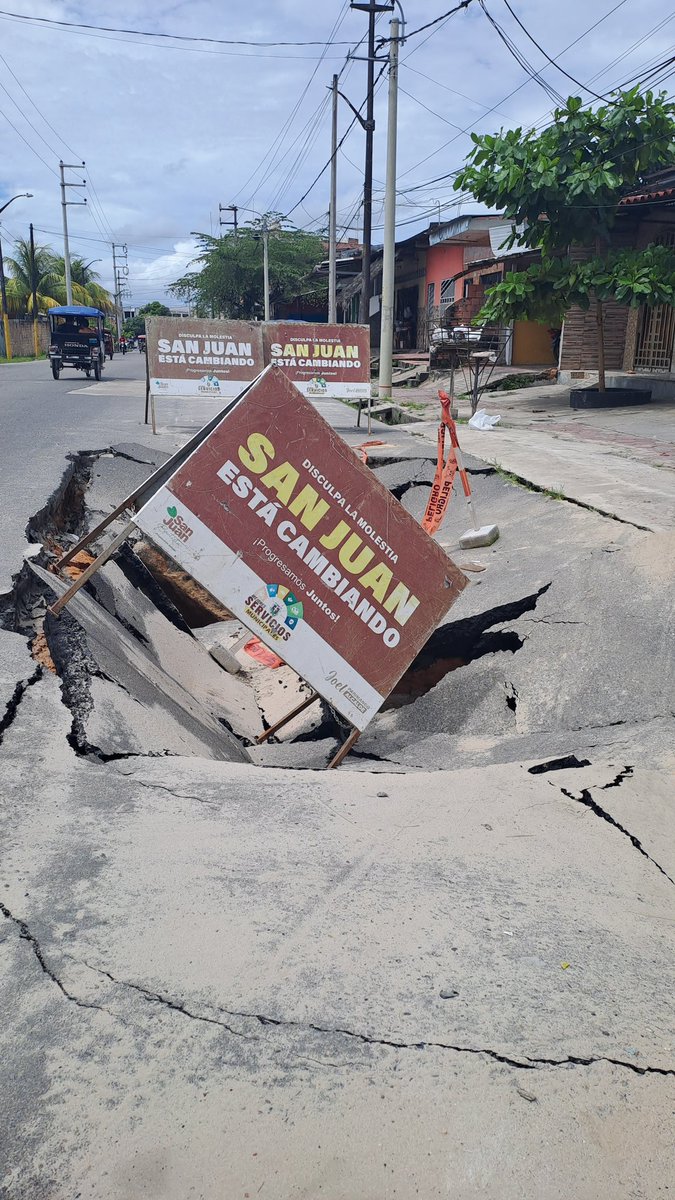 carrevil's tweet photo. Otra de la MDSJB en Iquitos!!! No están cambiando, están hundiéndose, literal!!! https://t.co/0gkFpu0YWe