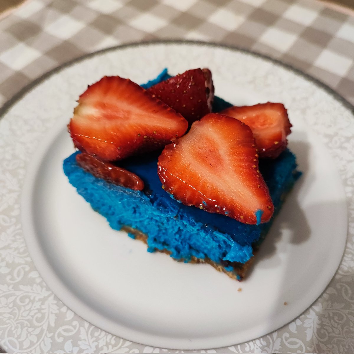 alexodeorain's tweet photo. It is with deepest pride and greatest pleasure that we welcome you tonight
As the dining room proudly presents

CHISSCAKE 

#chisstwt #chiss #starwars #Thrawn https://t.co/wr8IyxhiQU