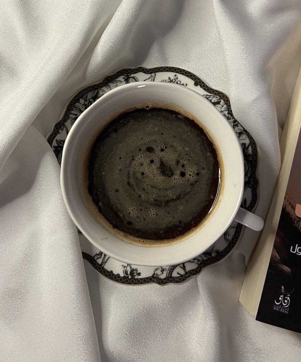 8xloi's tweet photo. "ثمَّ عُدت إلى ما كُنت عليه، صمتٌ طويل وتجنّب للحديث، ورغبة في البقاء لوحدي" https://t.co/y40bZhppQs