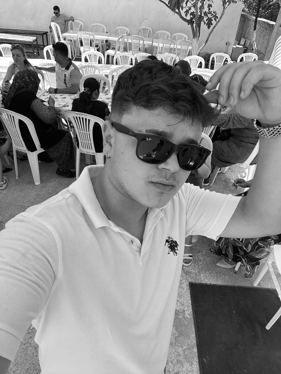 Evlat acısı tarif edilemez...
Ama bu acının arkasında sorumlular varsa, o zaman sessiz kalmak ihanettir.
Ben bir anne olarak hem yasımı tutuyorum, hem de adaletin peşindeyim.
#AliMardinicinadalet 
#alimardinölümsüzdür
#alihep19yaşında
#derhl #27mayıs AdaletYoksaHuzurYok