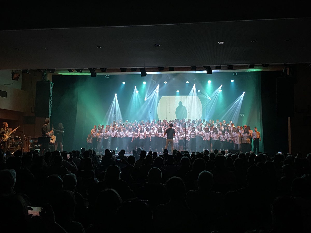 Sylvain Rousselet (@rousseletsyl20) on Twitter photo Magnifique soirée organisée par l’association <a href="/Choralleges53/">Chorallèges53</a>
Les collégiens de <a href="/lamayenne/">La Mayenne, le Département</a> réunis pour chanter ensemble ! 😃
Bravo pour tout le travail 👍 Magnifique soirée organisée par l’association <a href="/Choralleges53/">Chorallèges53</a>
Les collégiens de <a href="/lamayenne/">La Mayenne, le Département</a> réunis pour chanter ensemble ! 😃
Bravo pour tout le travail 👍