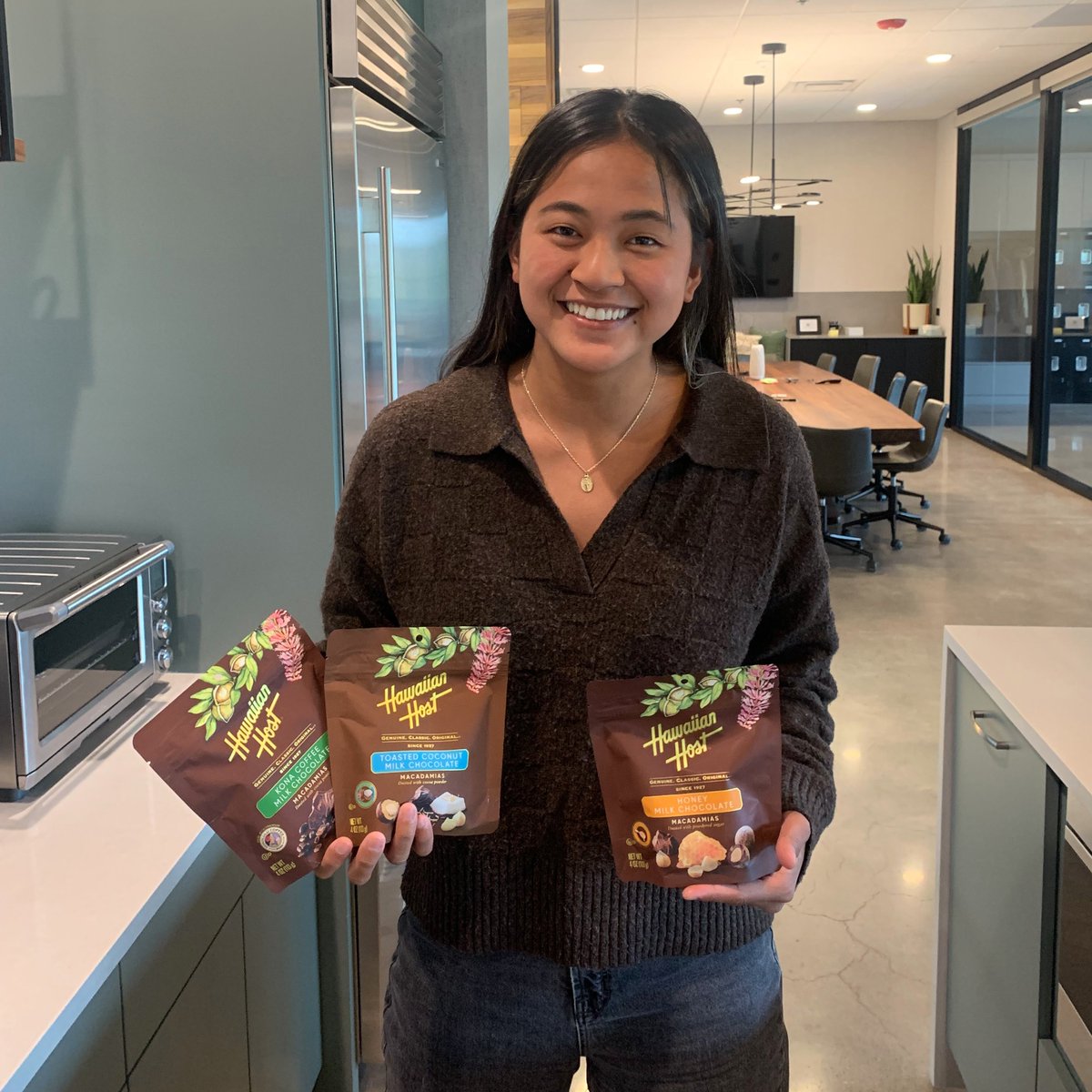 SpiderDesign's tweet image. We're so excited to officially welcome Ashlyn to the office full time! She's already such a sweet addition to the team, literally. She brought back Hawaiian chocolates for everyone to enjoy. 

If this is a bribe, all we can say is… aloha a mahalo!