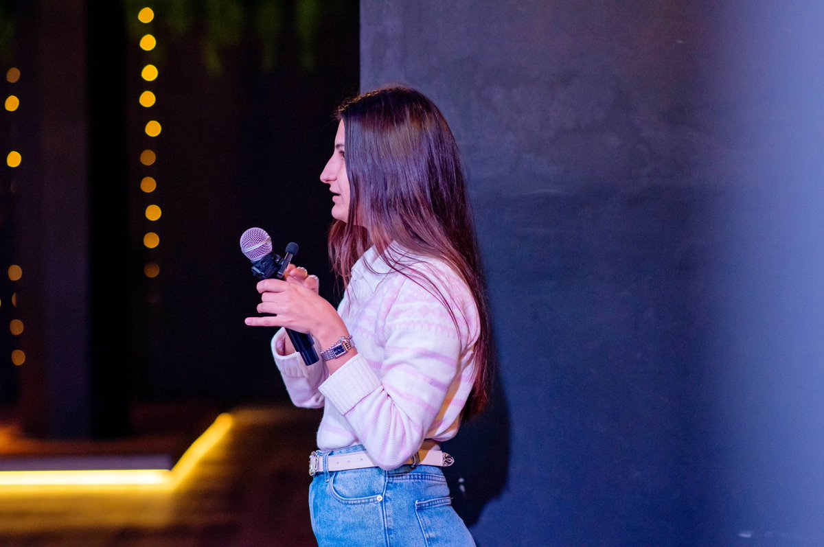 En nuestra Escuela de Dirigentes seguimos debatiendo y pensando un camino hacia el desarrollo de nuestro país. 

Gracias, Jorge y Alumnos, por estar y participar en este encuentro!