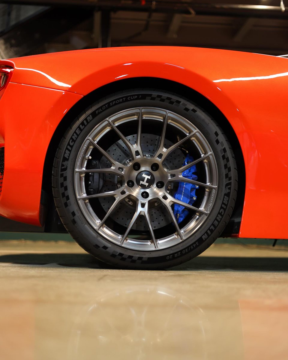 An orange beauty like this deserves our best.

📸 on IG: ayid_photos