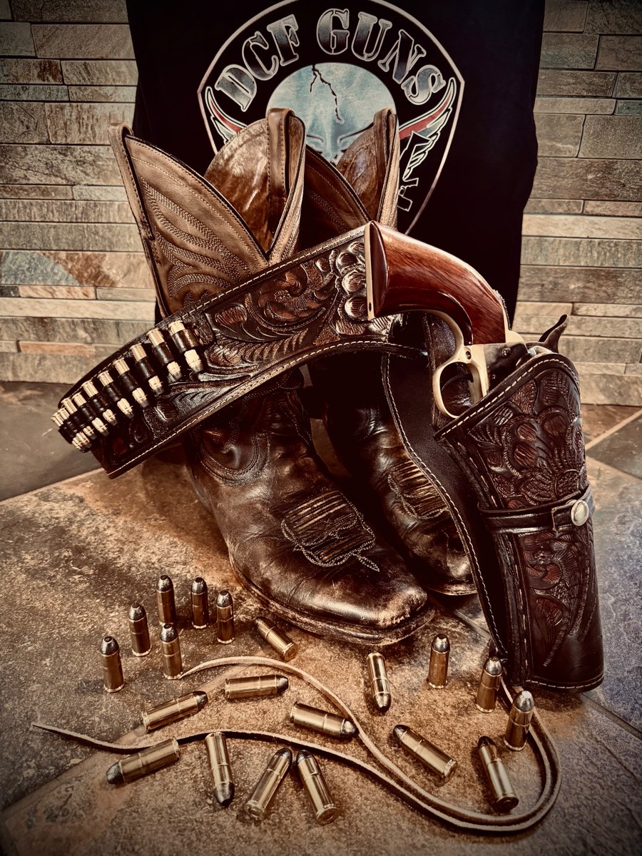 DCFGuns's tweet photo. Long live the cowboys.
#dcf #coltsingleaction #revolver #colt #cowboy #boots #leatherworking https://t.co/LtxPuXbnFr