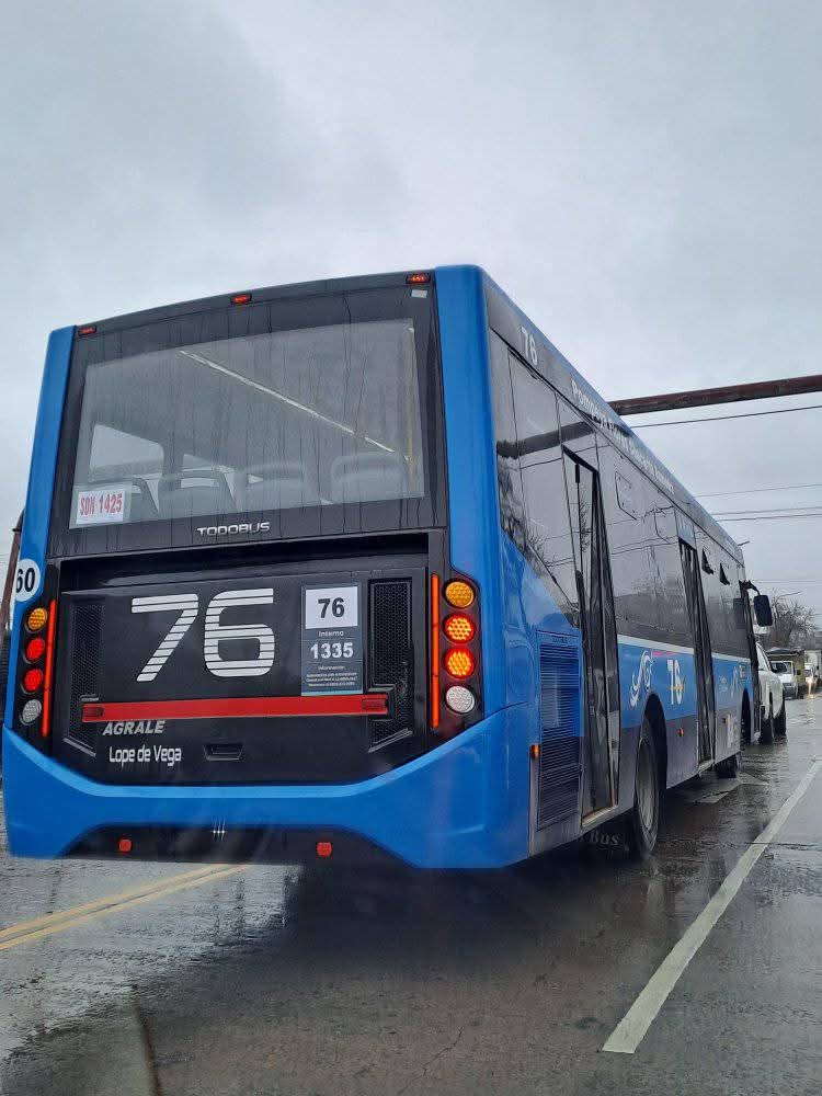 BondisATR's tweet photo. #Linea76: Nuevo interno 1335.
#Agrale MT 17.0 LE Plus #TodoBus Retiro
Unidad con el corte del GCBA en su versión completa https://t.co/N6TKlOtuhX