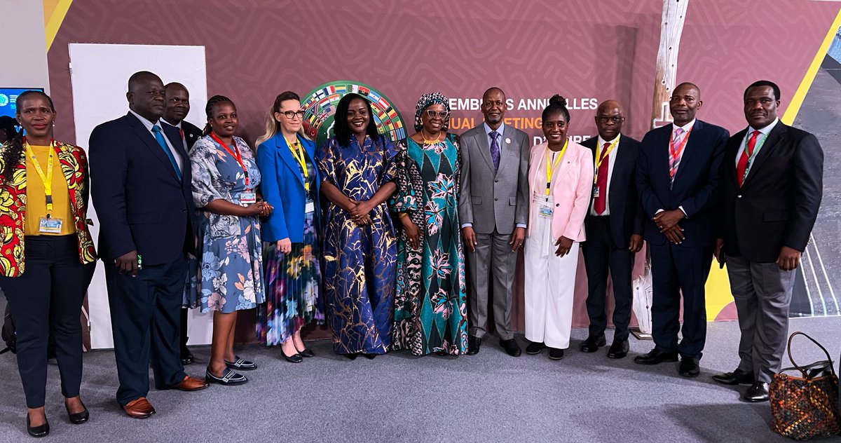 SADC Secretariat (@sadc_news) on Twitter photo #AfDBAM2025 On the margins of the <a href="/AfDB_Group/">African Development Bank Group</a> Meetings, SADC Executive Secretary, <a href="/EliasMagosi/">H.E. Elias M. Magosi</a> discussed areas of cooperation with Ms. Nnenna Nwabufo, AfDB Vice President for Regional Development, Integration & Business Delivery facebook.com/share/p/16MTviโฆ #AfDBAM2025 On the margins of the <a href="/AfDB_Group/">African Development Bank Group</a> Meetings, SADC Executive Secretary, <a href="/EliasMagosi/">H.E. Elias M. Magosi</a> discussed areas of cooperation with Ms. Nnenna Nwabufo, AfDB Vice President for Regional Development, Integration & Business Delivery facebook.com/share/p/16MTviโฆ