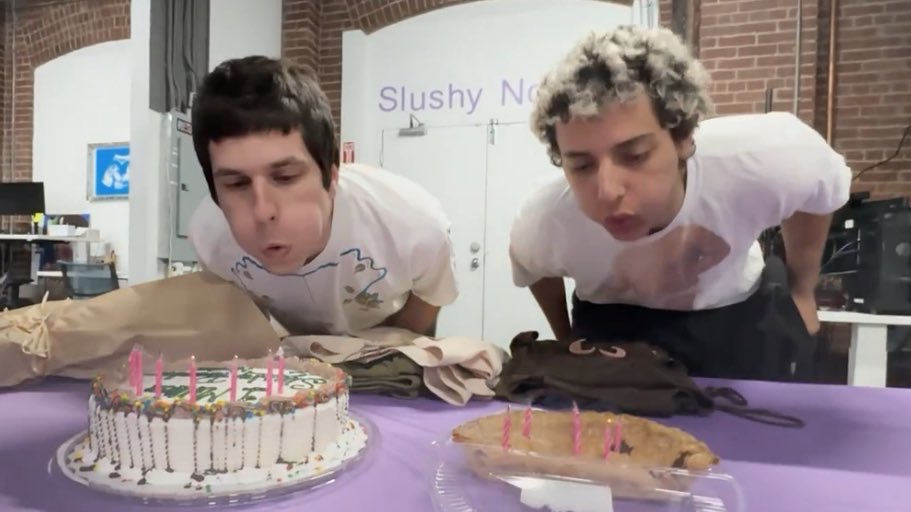 hamzahthinker's tweet photo. happy belated slushyversary and 1 million subscribers!! 🥳🙌 we are so proud of you hamzah &amp; martin 🩷 https://t.co/sIuQVlOH81