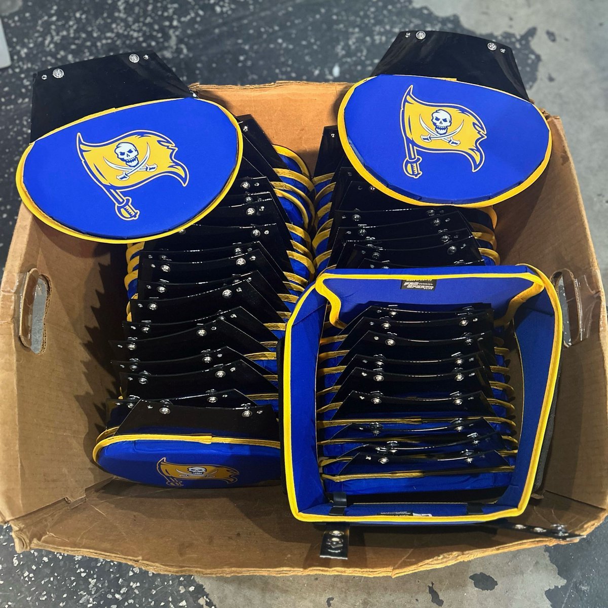 Pro Gear Sports (@progearfb) on Twitter photo Custom #BackPlates for the <a href="/lvpirates/">La Vega Athletics</a>!βπ΄ββ οΈ
Shane Anderson at <a href="/GameOne_USA/">Game One</a> helped us get these out to <a href="/Coach_Hyde/">Coach Don Hyde</a> and his team at La Vega High School!
<a href="/CoachA_GameOne/">Shane Anderson</a>
<a href="/ProSports_Pads/">ProSportsPads</a>
#KnowTheLogo #MadeInTheUSA #ShoulderPads #FootballEquipment #Pirates #PirateFootball Custom #BackPlates for the <a href="/lvpirates/">La Vega Athletics</a>!βπ΄ββ οΈ
Shane Anderson at <a href="/GameOne_USA/">Game One</a> helped us get these out to <a href="/Coach_Hyde/">Coach Don Hyde</a> and his team at La Vega High School!
<a href="/CoachA_GameOne/">Shane Anderson</a>
<a href="/ProSports_Pads/">ProSportsPads</a>
#KnowTheLogo #MadeInTheUSA #ShoulderPads #FootballEquipment #Pirates #PirateFootball