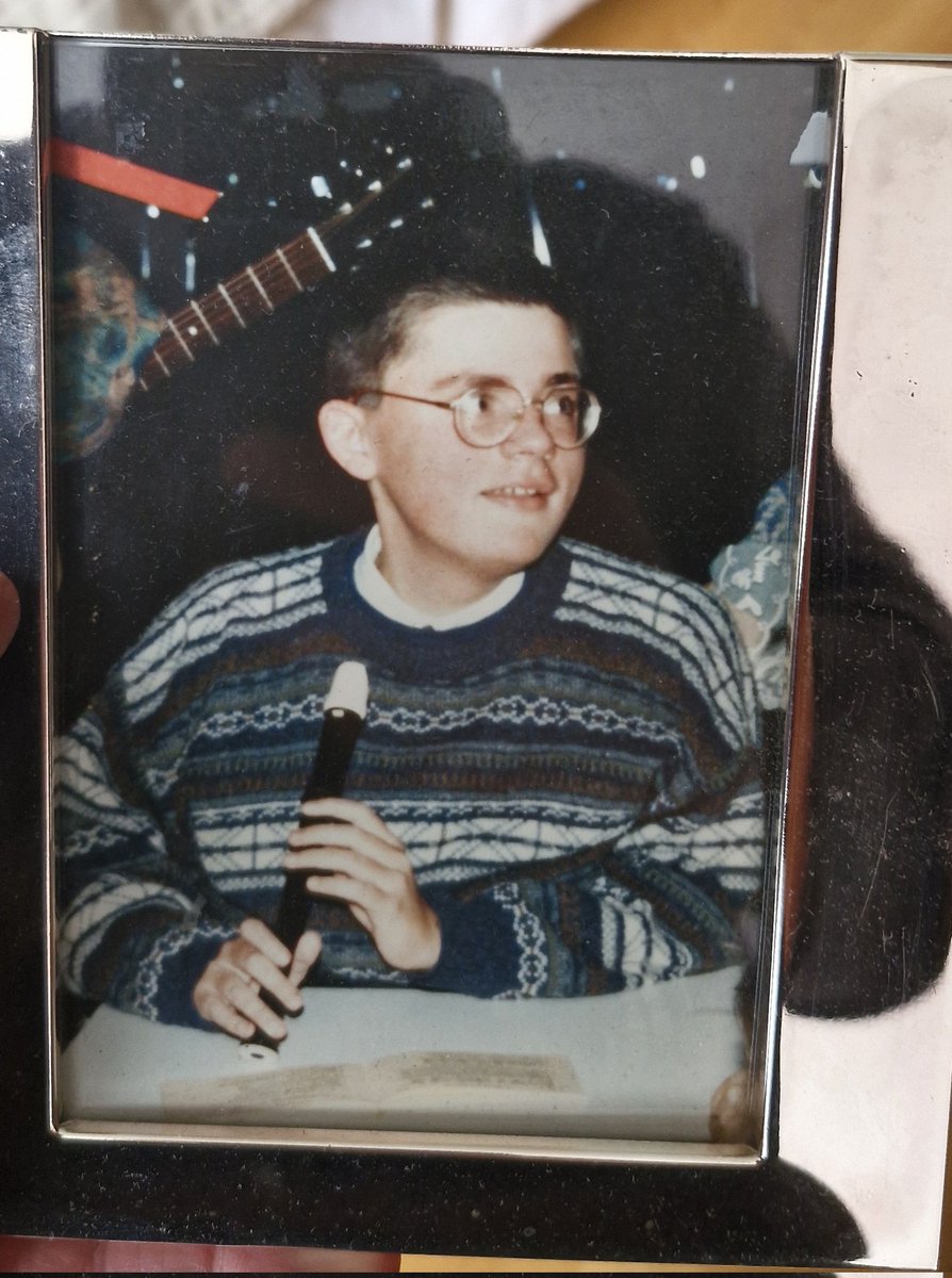 👨‍👩‍👧‍👦 Rien à retirer aux mots de Louis Bouffard. En photo mon frère qui était atteint d'une myopathie. Amour, soin, fraternité, communion. Voilà ce que nos parents, mes sœurs et ses amis ont été heureux de lui donner mais aussi de recevoir. Car il a lui-même tant donné #prendresoin