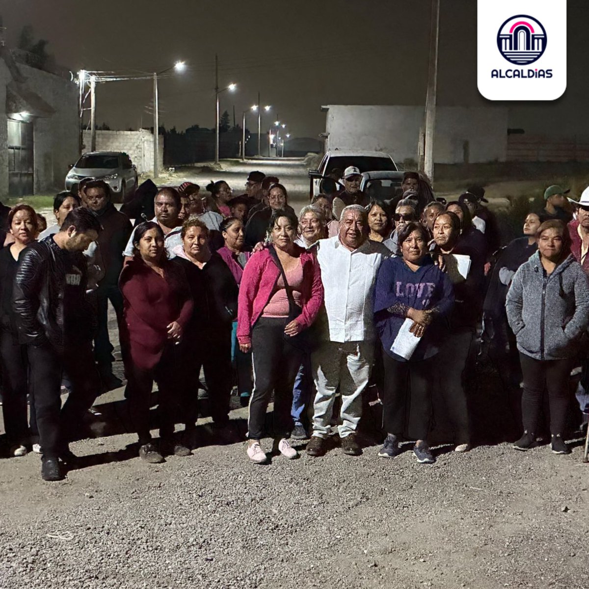 ¡Severiano de la Rosa Romero, encabezó la entrega oficial de una ampliación del alumbrado público con luminarias LED en la Segunda Sección de Vallartito!

El presidente municipal de Amozoc busca fortalecer la seguridad y el bienestar de las familias de Amozoc, y es parte de un