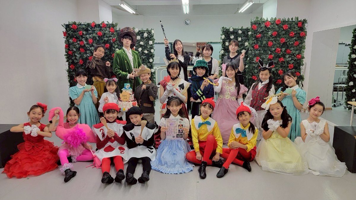 10Rikka's tweet photo. ALC無事に終わりました！
今回は、同じお姉ちゃん・ナレーター役のゆずのちゃんと、歌の時の振りを考えたり、ナレーターの台詞を交互に言い合うなど、色々な場面で協力して本番に臨みました！
今回の経験をいかしてこれからも頑張っていきたいです！
本当にありがとうございました！✨
#AngelLandmark https://t.co/JFa6gRgp5b