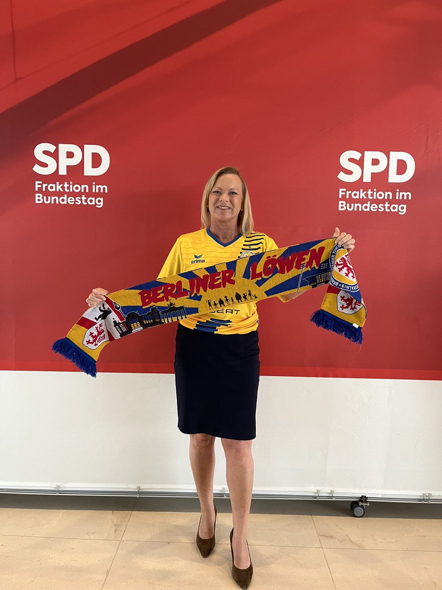 Dunja Kreiser MdB (@kreisermdb) on Twitter photo Unsere Eintracht gehört in die 2. Liga, deutlich gerade mit einem 2:2 in der #relegation #Fussball <a href="/EintrachtBSNews/">Eintracht BS</a> Mit unserer Präsidentin #NicoleKumpis ist der Krimi beendet und die neue Saison kann starten! #DFB #zweiteilige #glückwunsch💙💛<a href="/WF_Zeitung/">Wolfenbütteler Zeitung</a> Unsere Eintracht gehört in die 2. Liga, deutlich gerade mit einem 2:2 in der #relegation #Fussball <a href="/EintrachtBSNews/">Eintracht BS</a> Mit unserer Präsidentin #NicoleKumpis ist der Krimi beendet und die neue Saison kann starten! #DFB #zweiteilige #glückwunsch💙💛<a href="/WF_Zeitung/">Wolfenbütteler Zeitung</a>