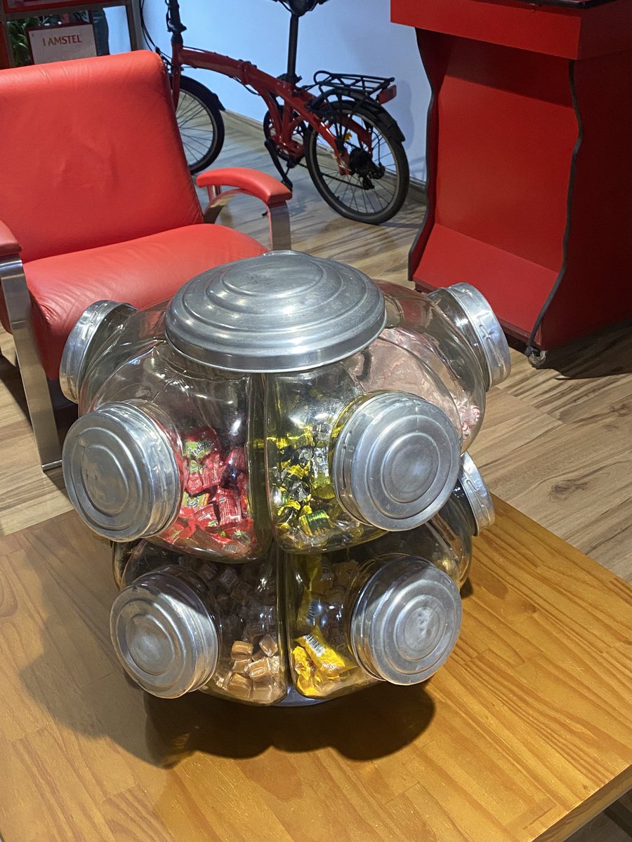 Oi meu nome é Henrique e este é meu 1º dia sem pegar bala no baleiro da empresa.