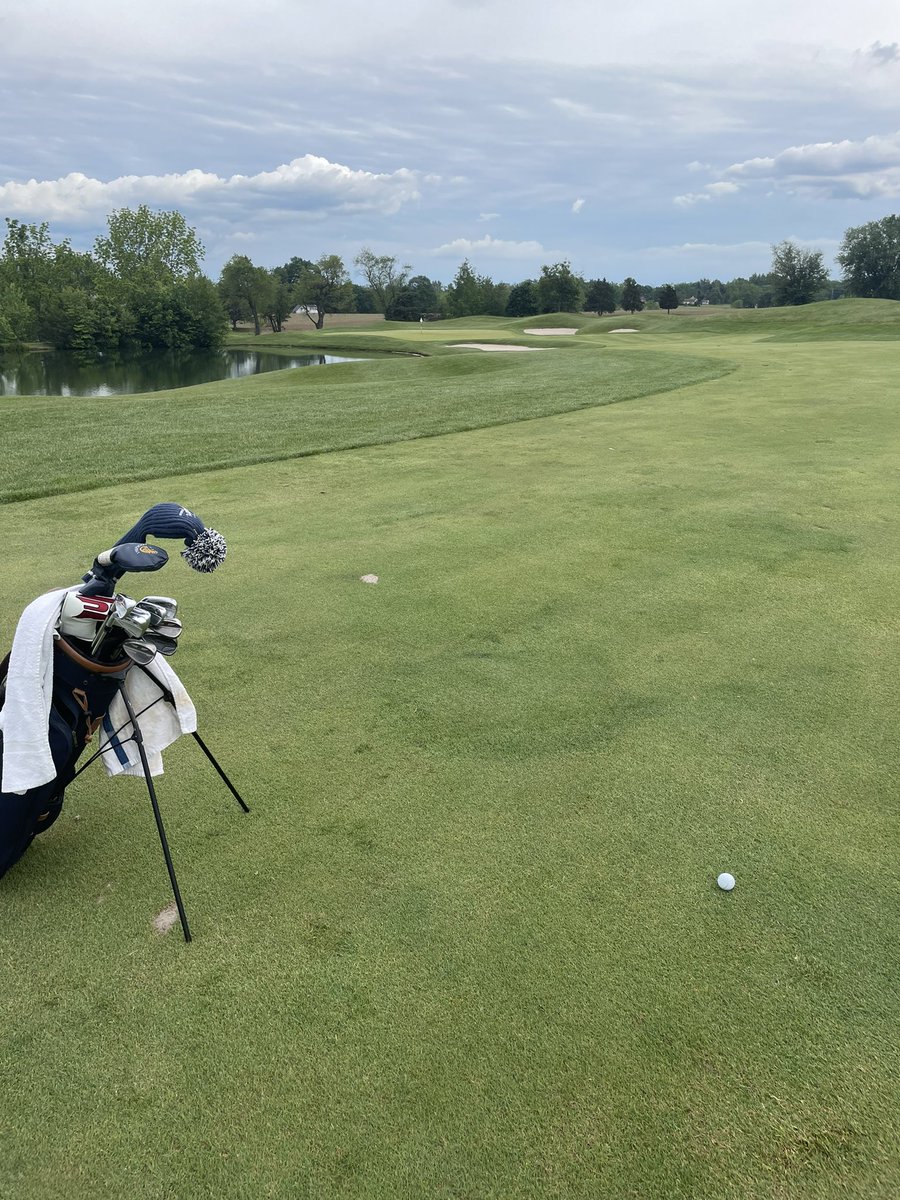 pat_pistol_ii's tweet photo. Sweet tee shot off 1. Hello, pond. #foreleft https://t.co/P9oN46ntjJ