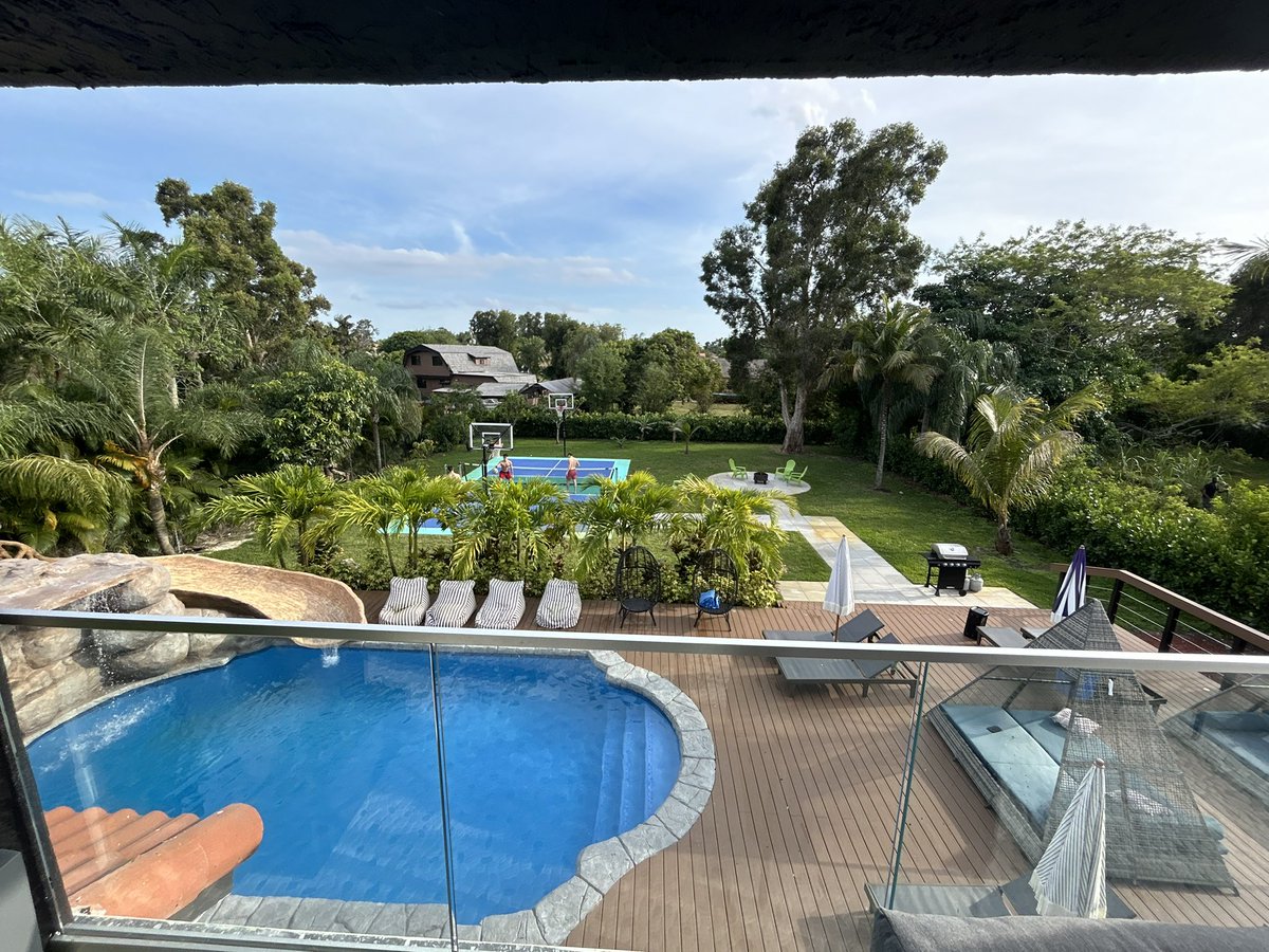 JoeCoolFlacco5's tweet photo. Feels good to be back at the summer home. #notflexing https://t.co/BG18IM7N58