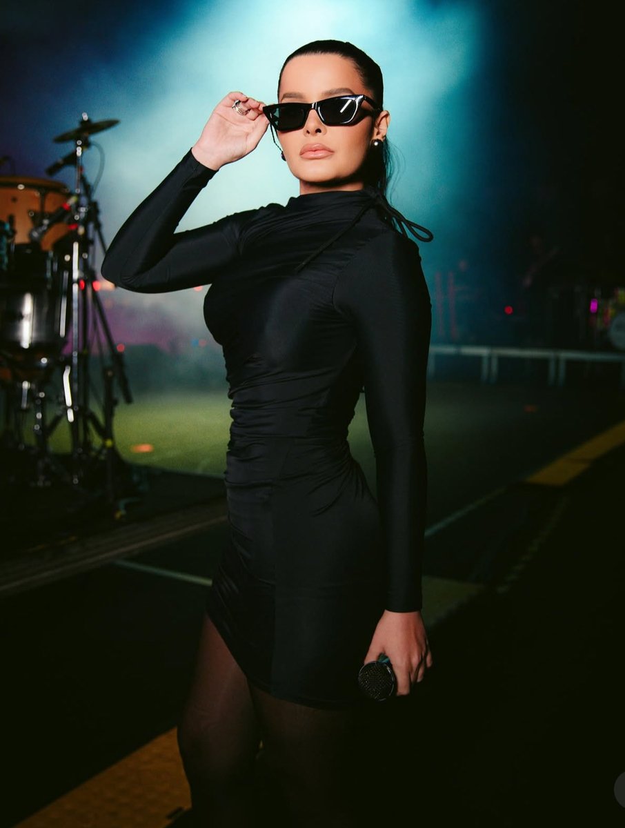 E esse look All black da ⁦<a href="/Maraisa/">Maraisa</a>⁩ esplêndida, linda, maravilhosa. 👏👏👏😍😍😍❤️❤️❤️❤️