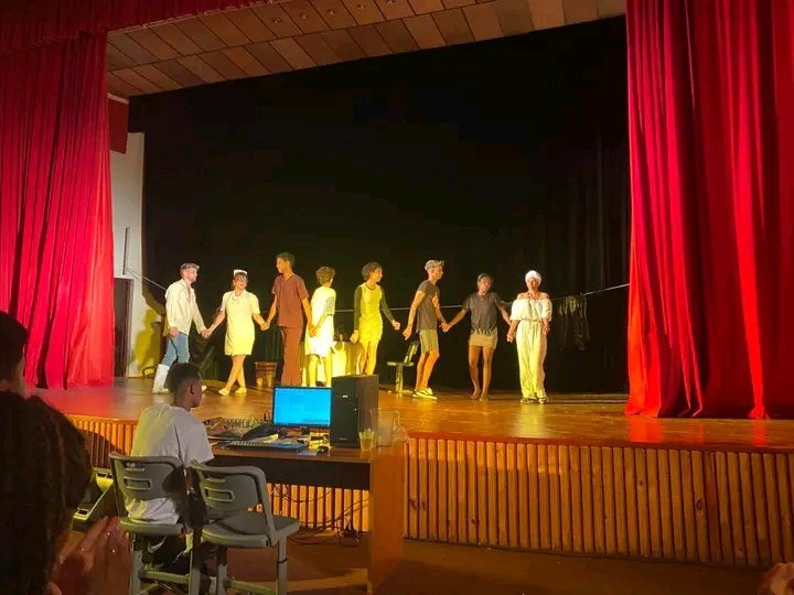 FEUCMPinar's tweet photo. ...y si de teatro 🎭 se trata, nuestros muchachos de la #UCMPinar también merecen nuestro respeto, pues como dicen por ahí; "nuestros jóvenes son: músicos, poetas y locos😎"
#FeuUCMPinar
#UCMPinar
#FeuUPR
#FEUdeCuba https://t.co/Q8AVYQYHFv