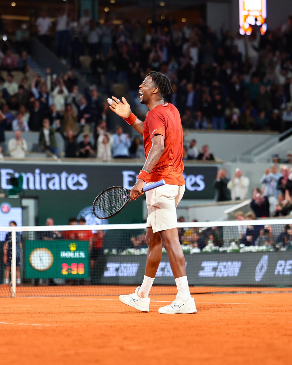 Scipionista's tweet image. Gaël Monfils 
Night session
Court Philippe-Chatrier 
Match de plus de 3 heures 
38 piges 

On ne s’en lassera jamais, le roi de ce monde
