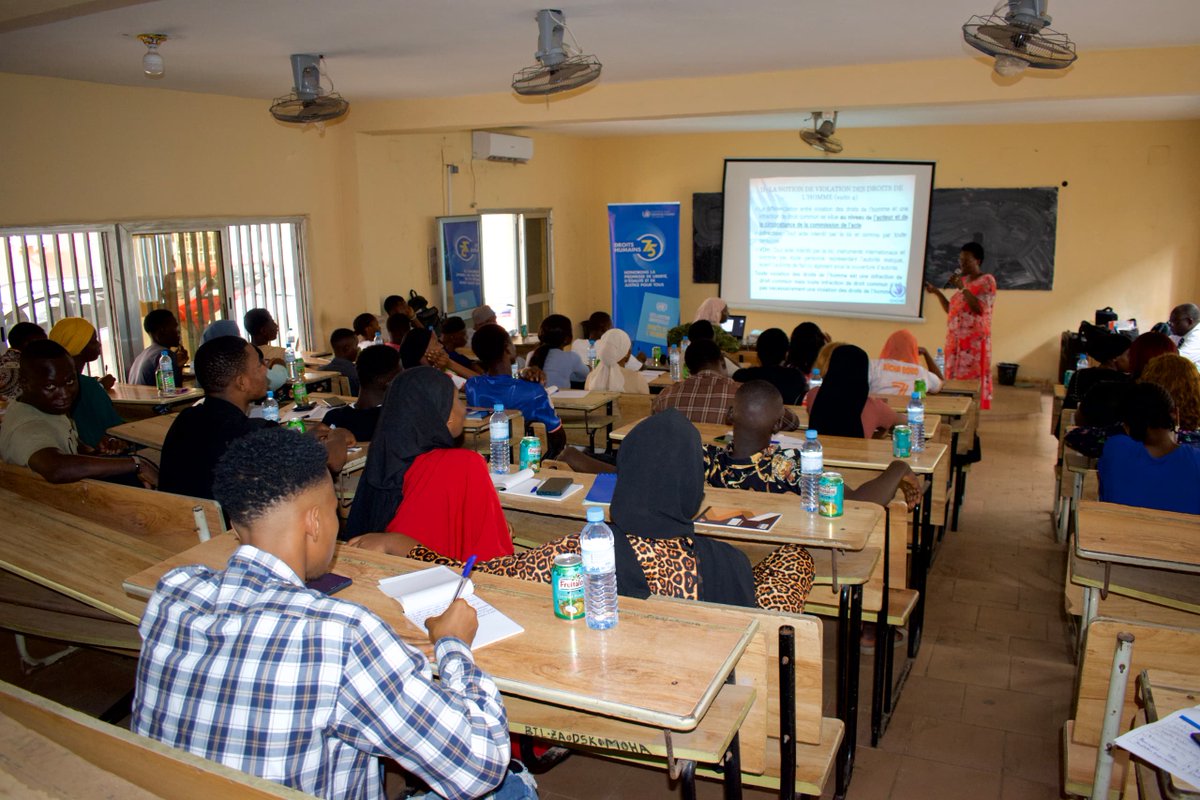Onudhguinee's tweet image. 27-05-25: @Onudhguinee poursuit sa série de formations destinées aux #CUDH à l’Université Mohamed 6, réunissant une cinquantaine de jeunes étudiants formés sur les DH et les instruments internationaux de protection des DH en présence du Recteur et du Secrétaire général.