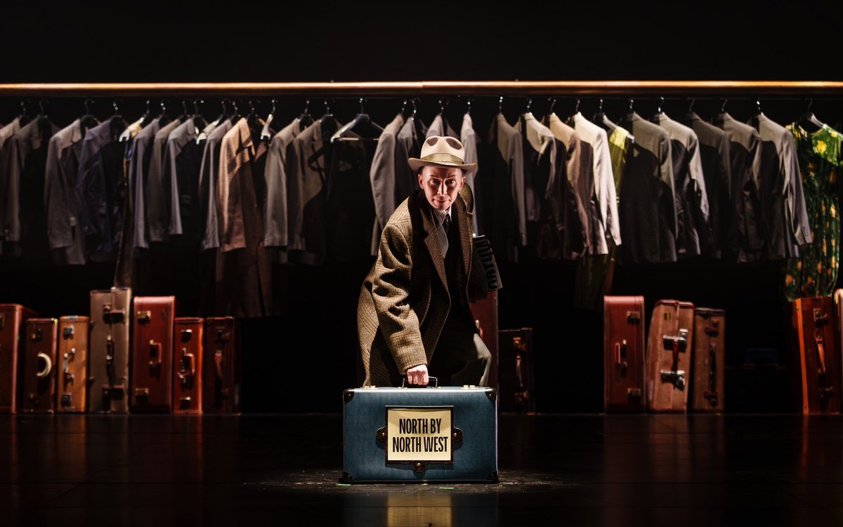 BathLifeMag's tweet image. A fabulous fizzing bundle of energy, imagination and quirk.
Hitchcock never had it so kitsch.
North by Northwest @Wise_Children is on @TheatreRBath until 31 March
⭐️⭐️⭐️⭐️⭐️