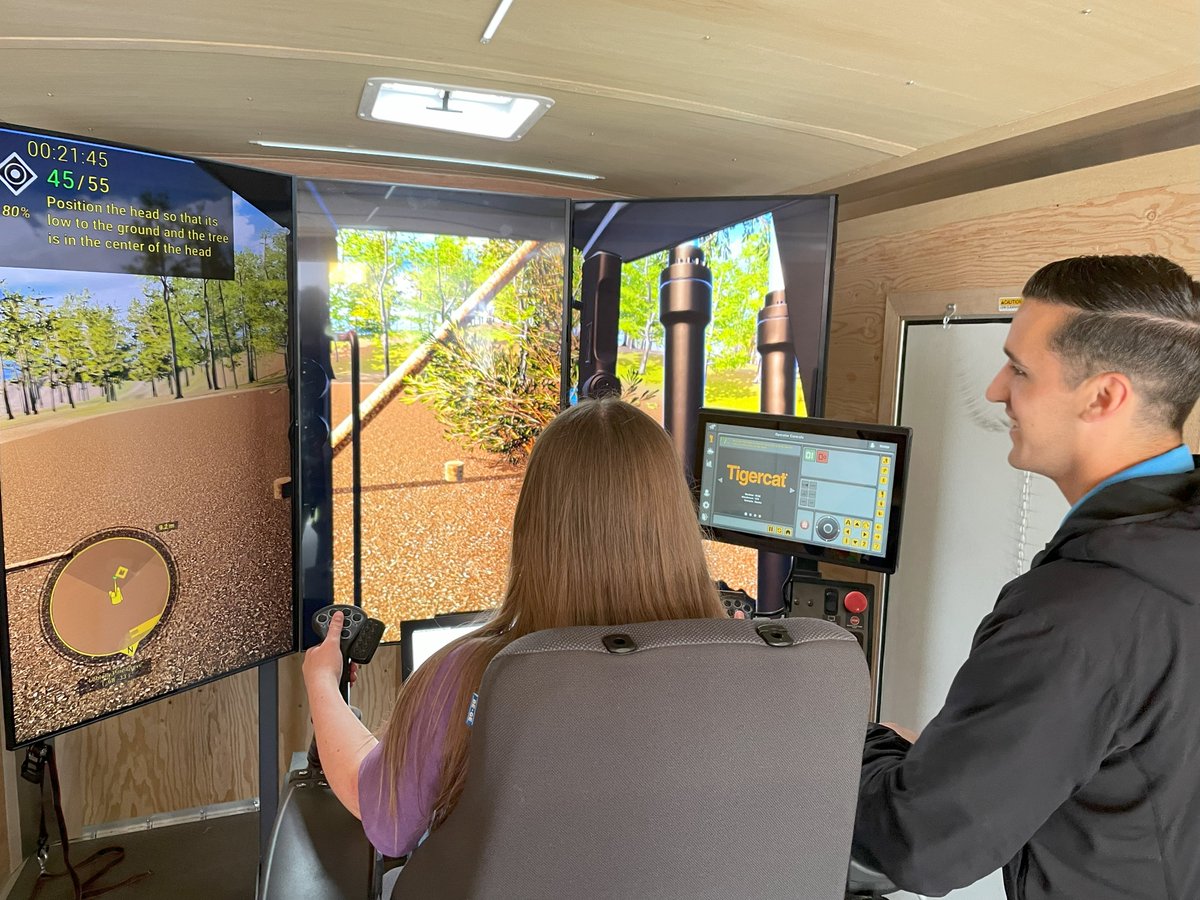 COFI_INFO's tweet image. 🌲 Inspiring the Next Generation of Forestry Leaders 🌲
In May, COFI’s Forest Education Program reached over 5,300 students and educators across BC through career awareness events, mill tours, interactive trades expos, wildfire preparedness days, and hands-on simulator…