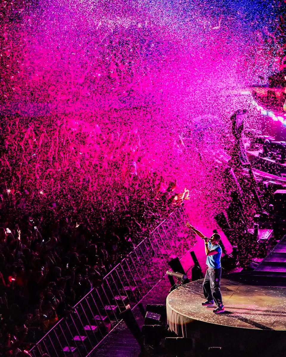 GuardianOrquiOk's tweet photo. @coldplay esta orquidea fue inspirada en vos, por tu conciencia ambiental y cuidado del planeta. 
Es única en el mundo, y fue creada en Misiones, Argentina, pulmón verde del planeta!! Y registrada en la @The_RHS como Rhyncholaeliocattleya Coldplay Universe https://t.co/X5lPlZJiem https://t.co/WNY5Uc5MbM