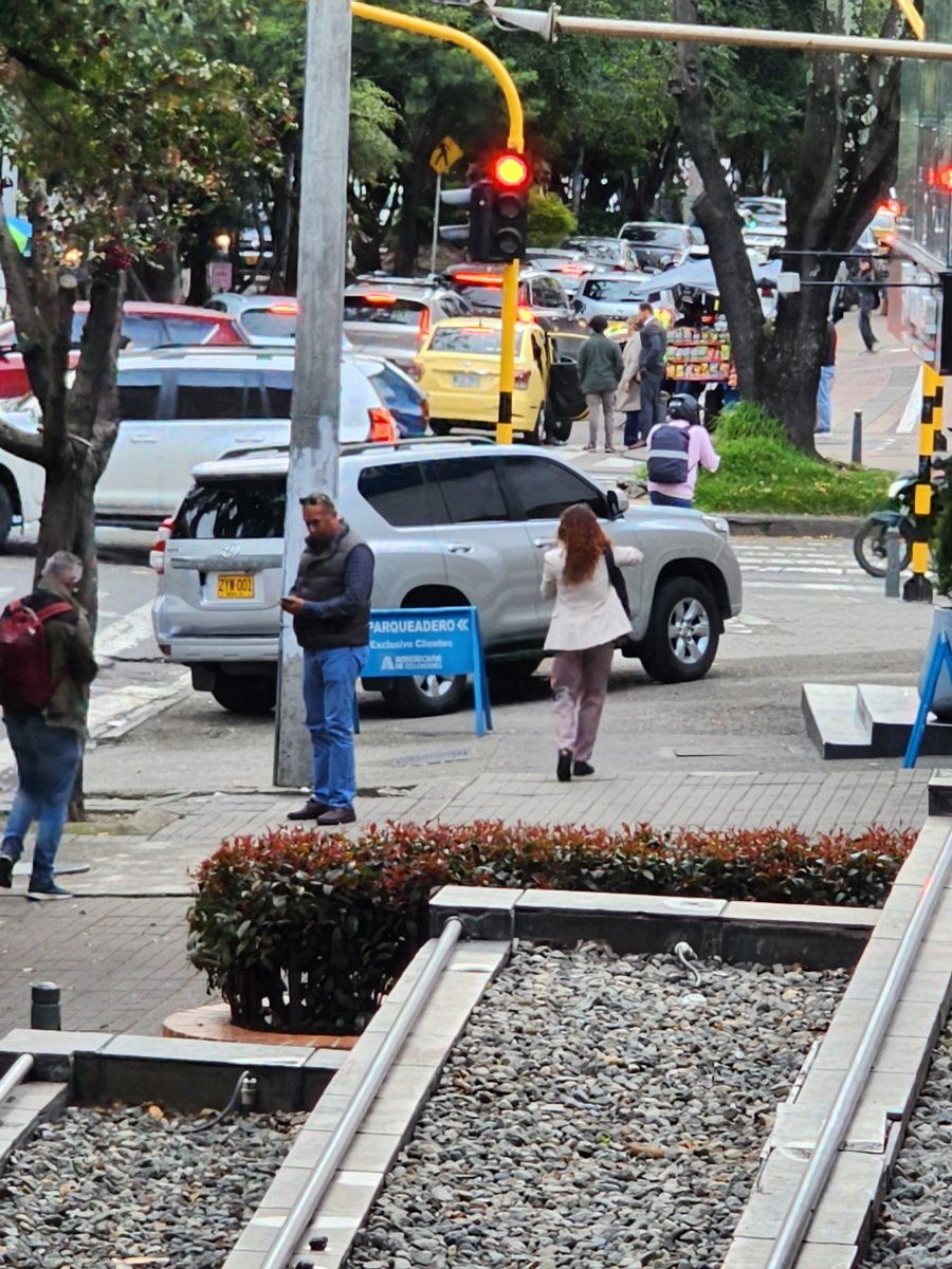 Alejandro_A88's tweet photo. @SectorMovilidad opinen🫣😶 @CarlosFGalan @ProteccionPonal @ColombiaOscura_ @TransitoBta https://t.co/EexroJ6Q5W