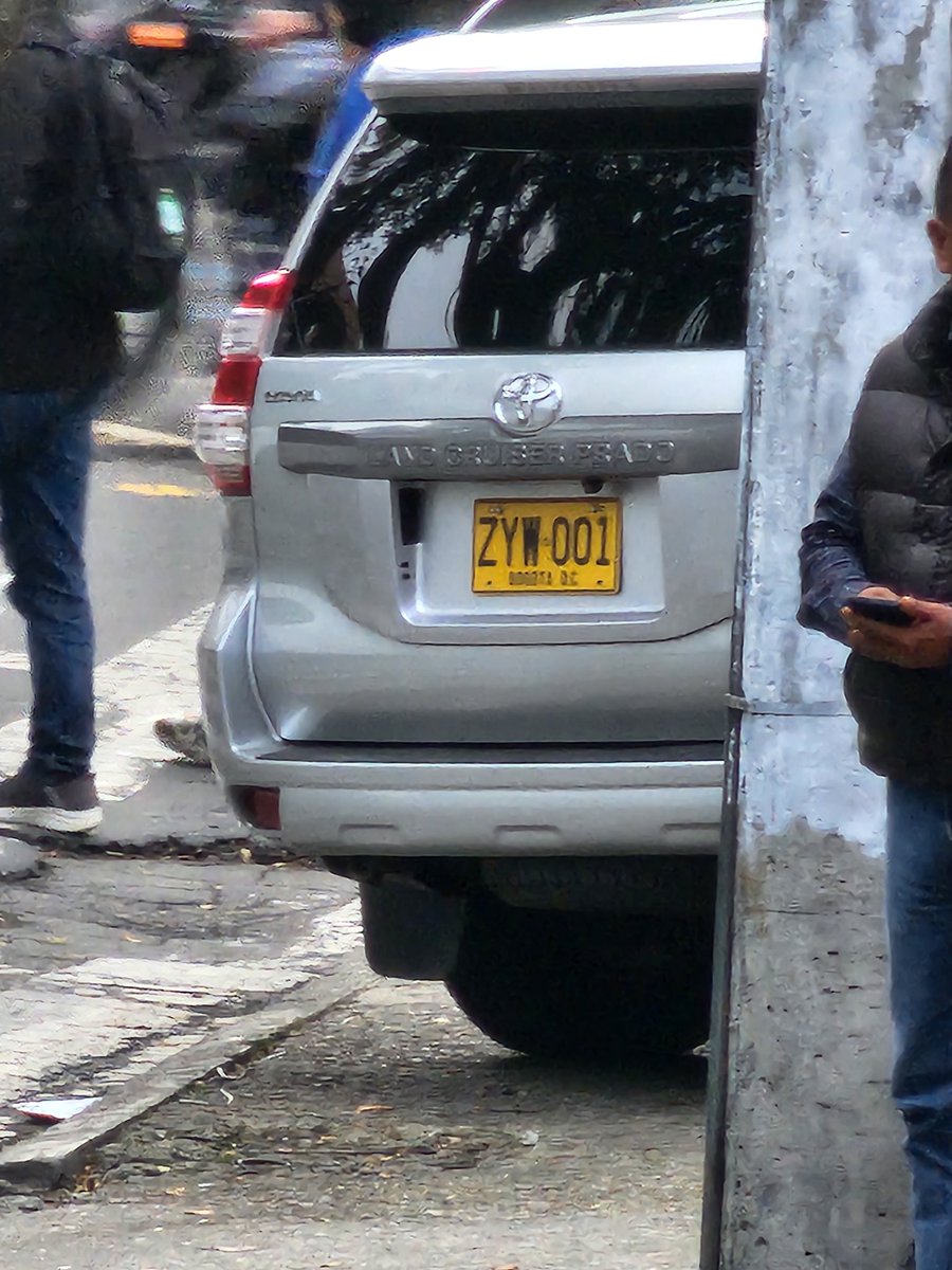 Alejandro_A88's tweet photo. @SectorMovilidad opinen🫣😶 @CarlosFGalan @ProteccionPonal @ColombiaOscura_ @TransitoBta https://t.co/EexroJ6Q5W