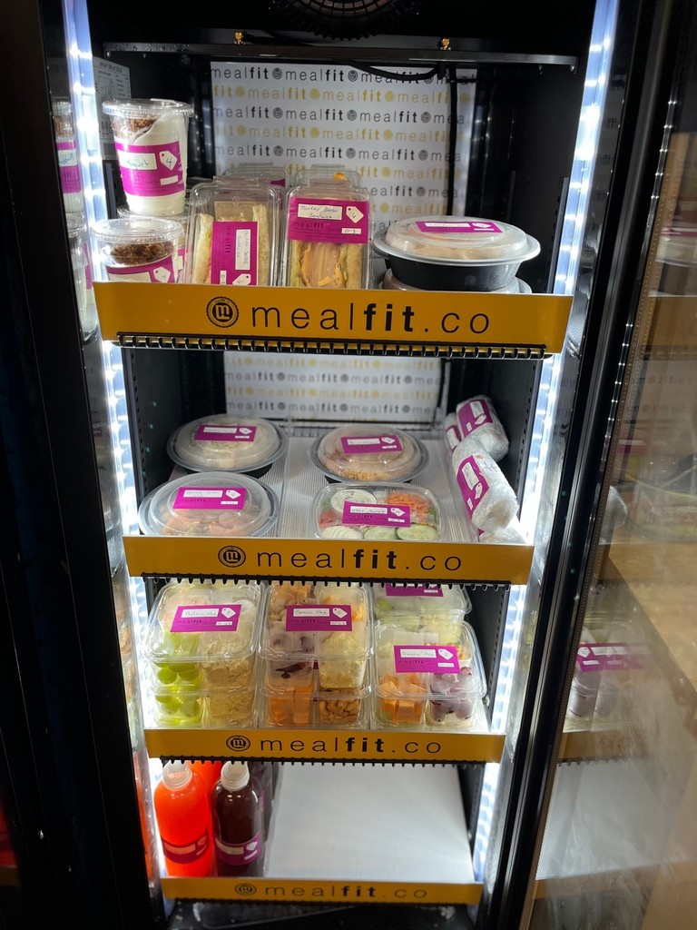 MealFit's tweet photo. Forgot to meal prep again? Same. Good thing Mealfit vending has your back when the lunch panic hits. https://t.co/l3mmF08v7s
