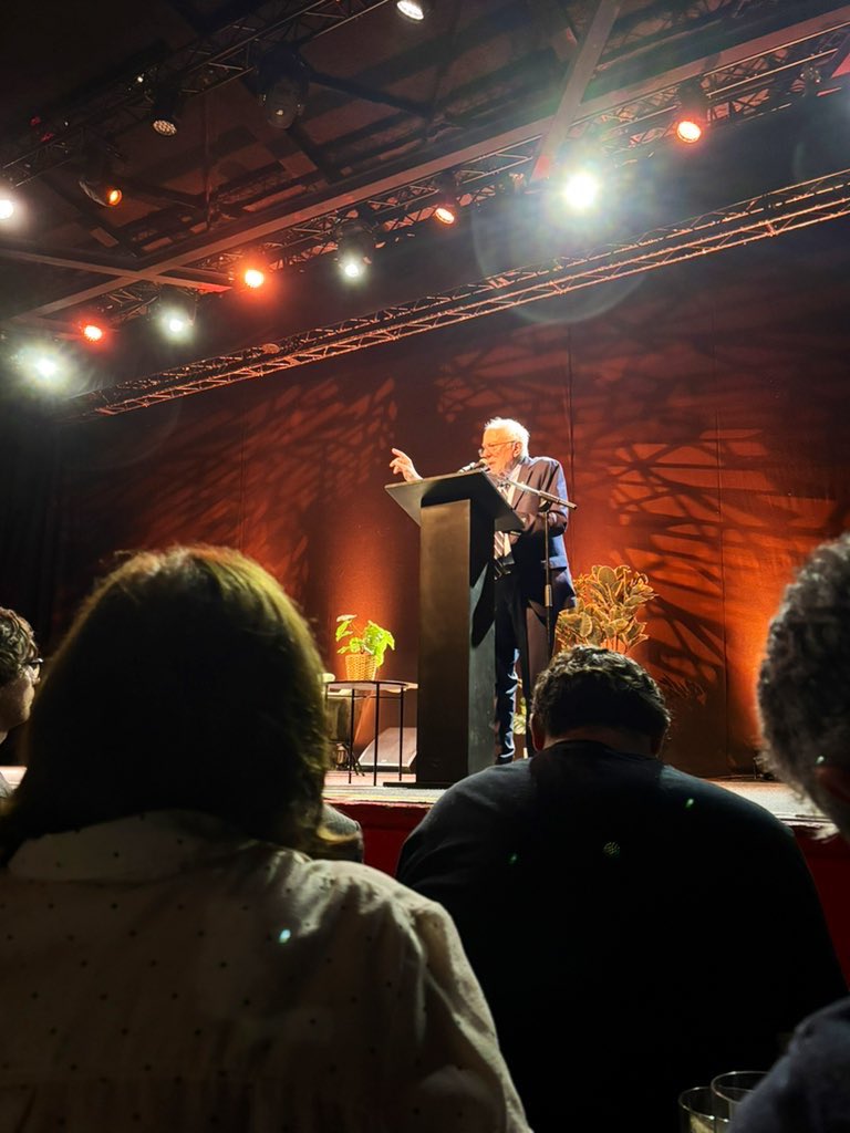 frantorralva's tweet photo. Valores, convicción, energía y fortaleza: todo ello está presente en @BernieSanders, máximo representante del único movimiento progresista y verdaderamente cercano a la izquierda en Estados Unidos. Ha merecido la pena ir a escucharle. https://t.co/76ZNGiQT4t