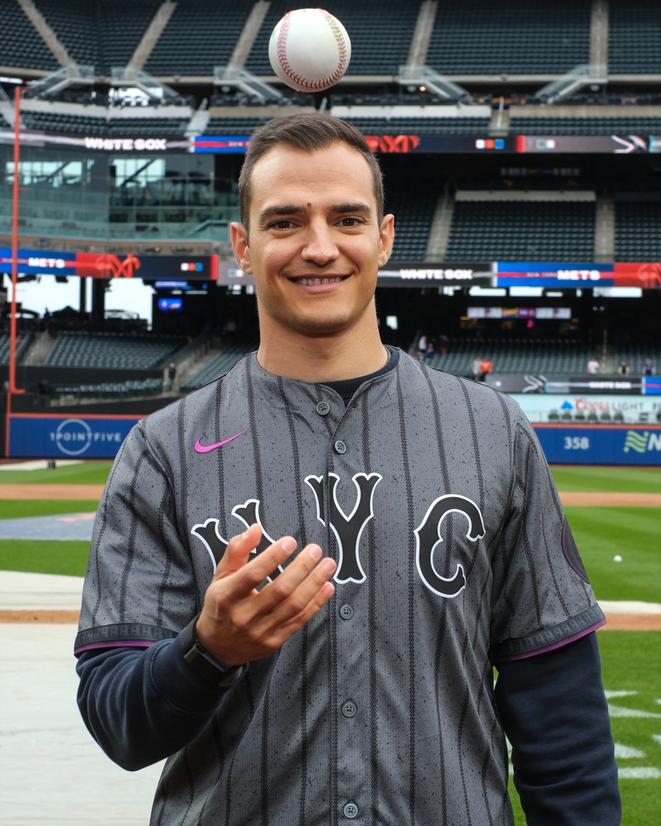 Mets's tweet photo. Indy 500 winner @AlexPalou is in the house! 🏎️ https://t.co/zmhjEsl3Ic