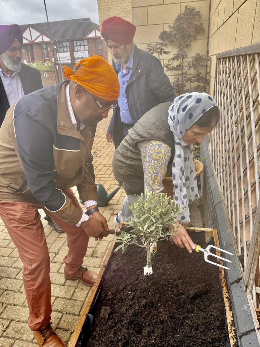 Abdi Ali (@abdalilondon) on Twitter photo Delighted to attend <a href="/LondonFaiths/">Faiths Forum for London</a> tree-planting event <a href="/HounslowSGSS/">Gurdwara Hounslow</a> The gurdwara is an inaugural site under FFL’s “Seeds of Change”, which aims to build garden spaces in the faith centres across the UK. Great to be with <a href="/RohitSagoo/">Rohit Sagoo QN</a> <a href="/NursesSikh/">British Sikh Nurses ☬ 💙</a> <a href="/Riyad_SRPharmS/">Riyadul Karim Insta: riyadkarim</a> #Seva Delighted to attend <a href="/LondonFaiths/">Faiths Forum for London</a> tree-planting event <a href="/HounslowSGSS/">Gurdwara Hounslow</a> The gurdwara is an inaugural site under FFL’s “Seeds of Change”, which aims to build garden spaces in the faith centres across the UK. Great to be with <a href="/RohitSagoo/">Rohit Sagoo QN</a> <a href="/NursesSikh/">British Sikh Nurses ☬ 💙</a> <a href="/Riyad_SRPharmS/">Riyadul Karim Insta: riyadkarim</a> #Seva