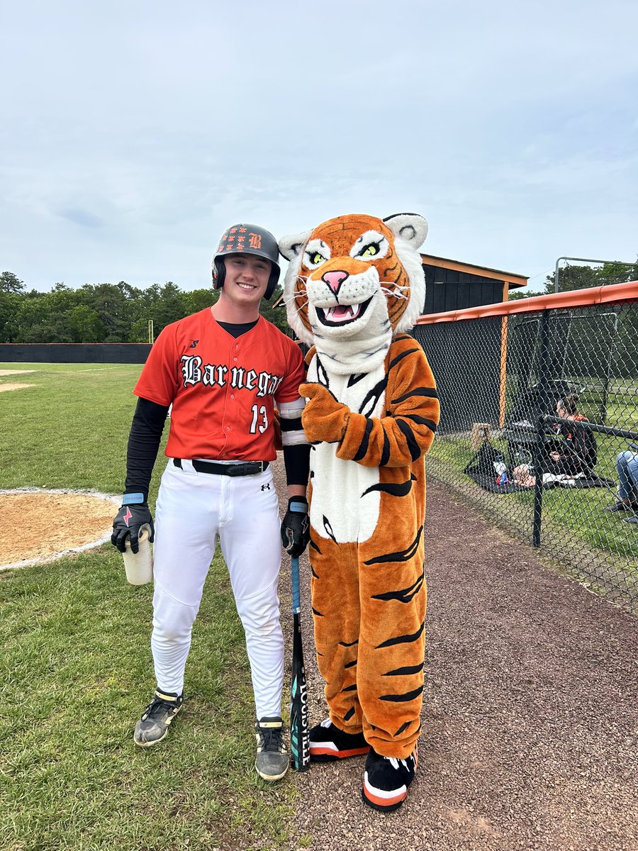 Benny out supporting our Bengals! ⚾️🥎🏐