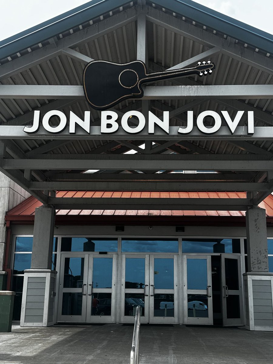 winelib_jim's tweet image. Rest stop GS parkway NJ. Last one in NJ James Gandolfini