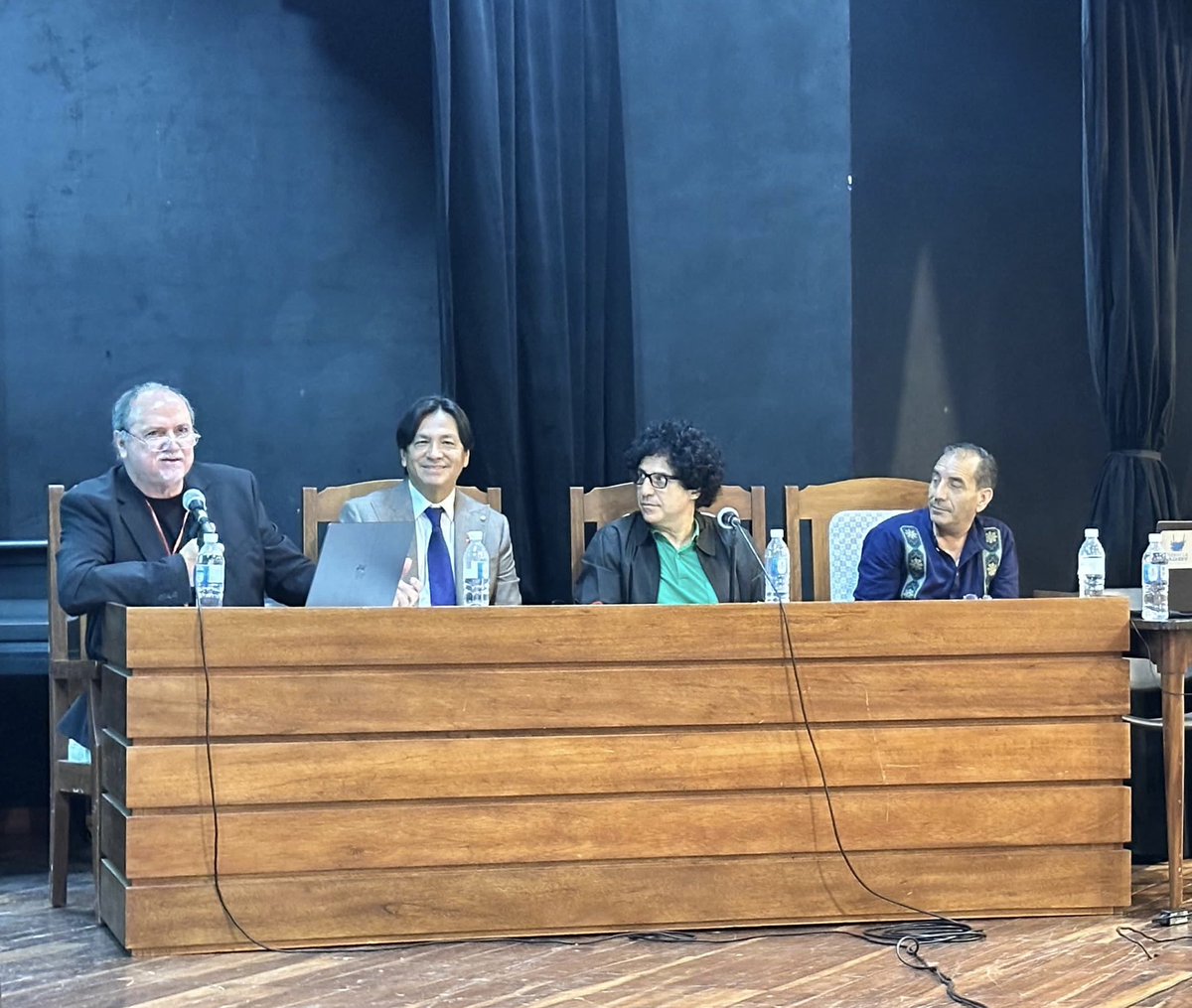 #NoticiasUBE | Rector de la UBE expone modelo de gestión institucional en simposio internacional

Nos llena de orgullo compartir que el Ph.D. Roberto Tolozano Benites, rector de la Universidad Bolivariana del Ecuador (UBE), participó como ponente en el Simposio Internacional