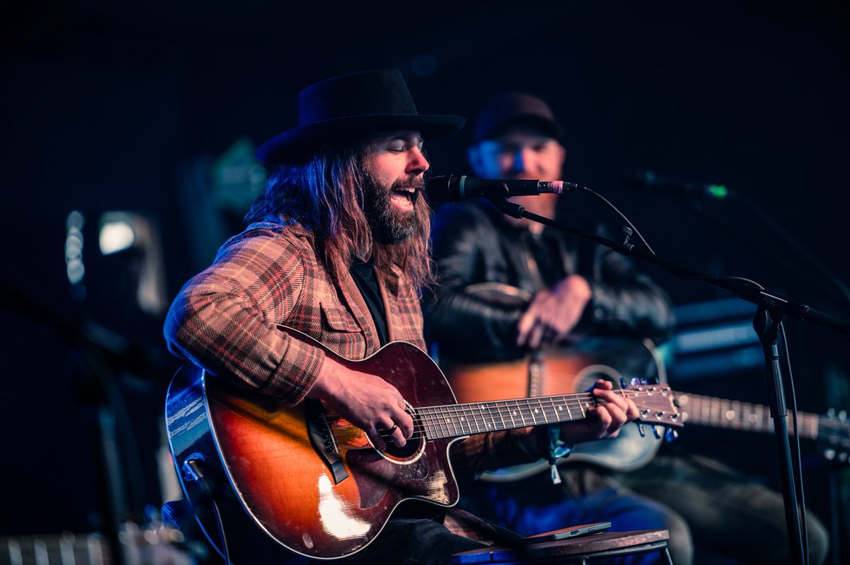 Still reeling from this last weekend at @buckleandboots in Manchester, UK!! Such an epic end to my first trip to the UK and wow I can’t wait to get back. Big special thanks to my bud @garyquinnmusic for bringing me over and making it all happen!!