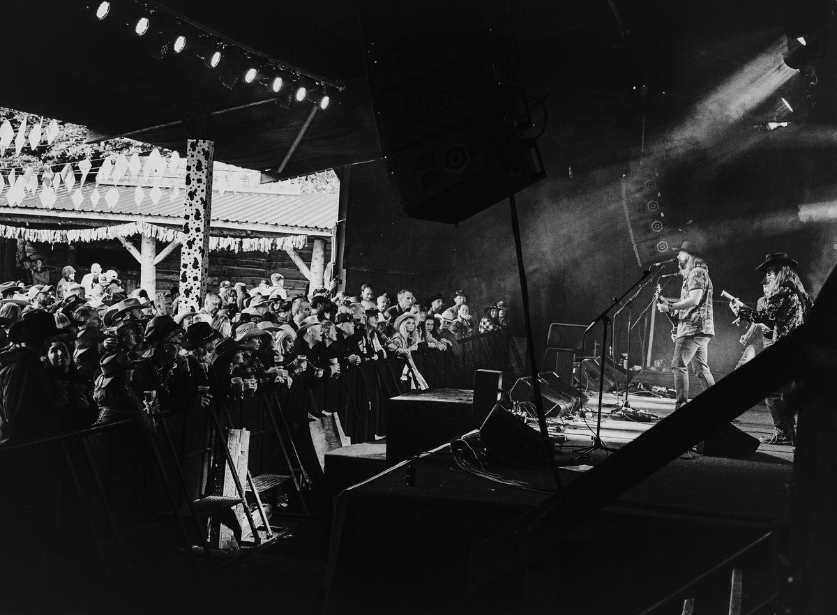 CJSolar's tweet image. Still reeling from this last weekend at @buckleandboots in Manchester, UK!! Such an epic end to my first trip to the UK and wow I can’t wait to get back. Big special thanks to my bud @garyquinnmusic for bringing me over and making it all happen!!