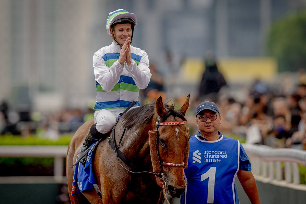 Thankful for this season with Voyage Bubble. #ヴォイッジバブル I #LoveRacing I #TripleCrown I #遨遊氣泡