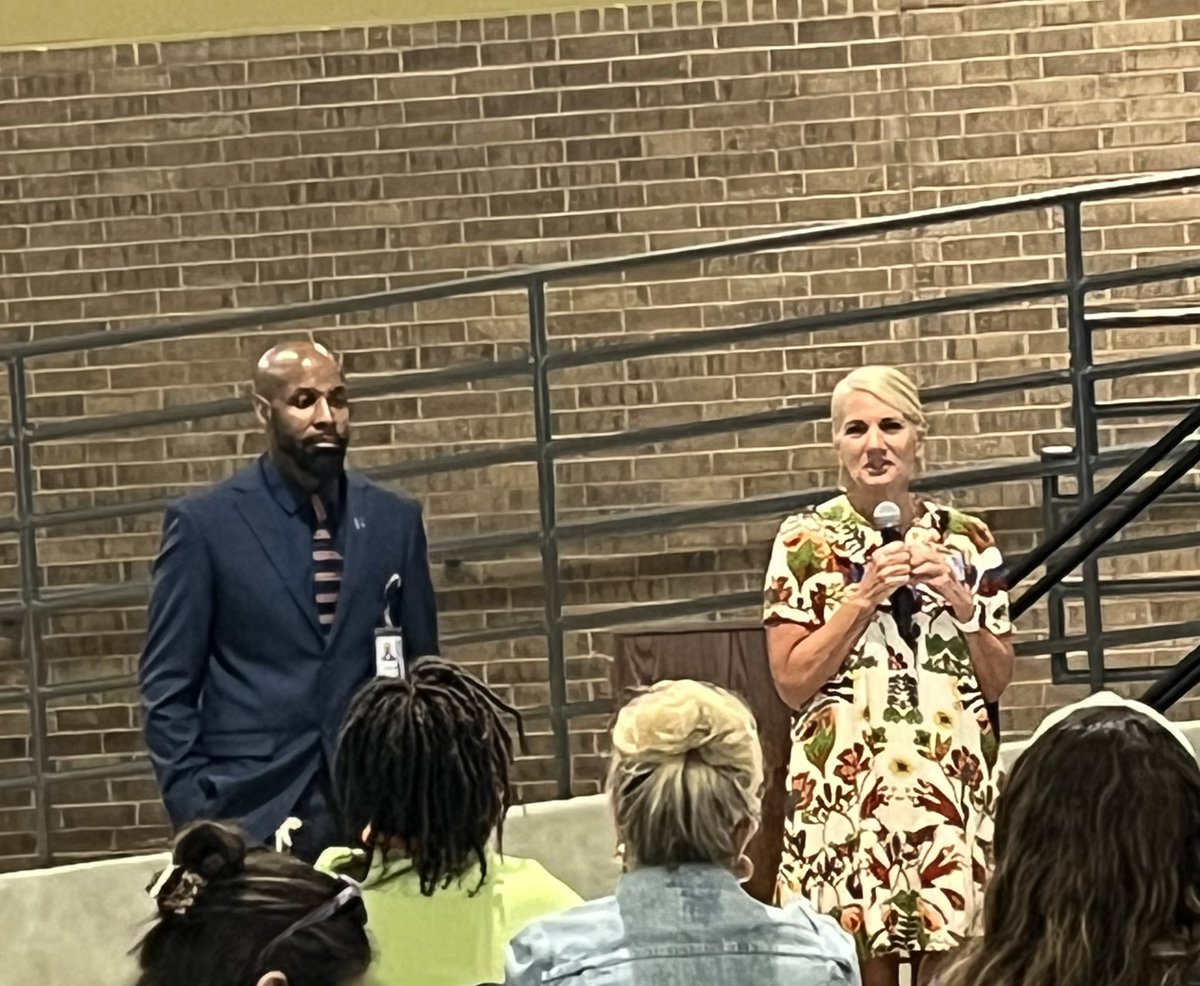 LPattonKatyISD's tweet photo. Huge shoutout to our dedicated Elementary Area Superintendents for taking the time to speak words of appreciation and celebration to our Elementary Counselors at the EOY Wrap-Up Training today! 🥰☀️😎⛱️ https://t.co/cZ6Y3SO6Wz