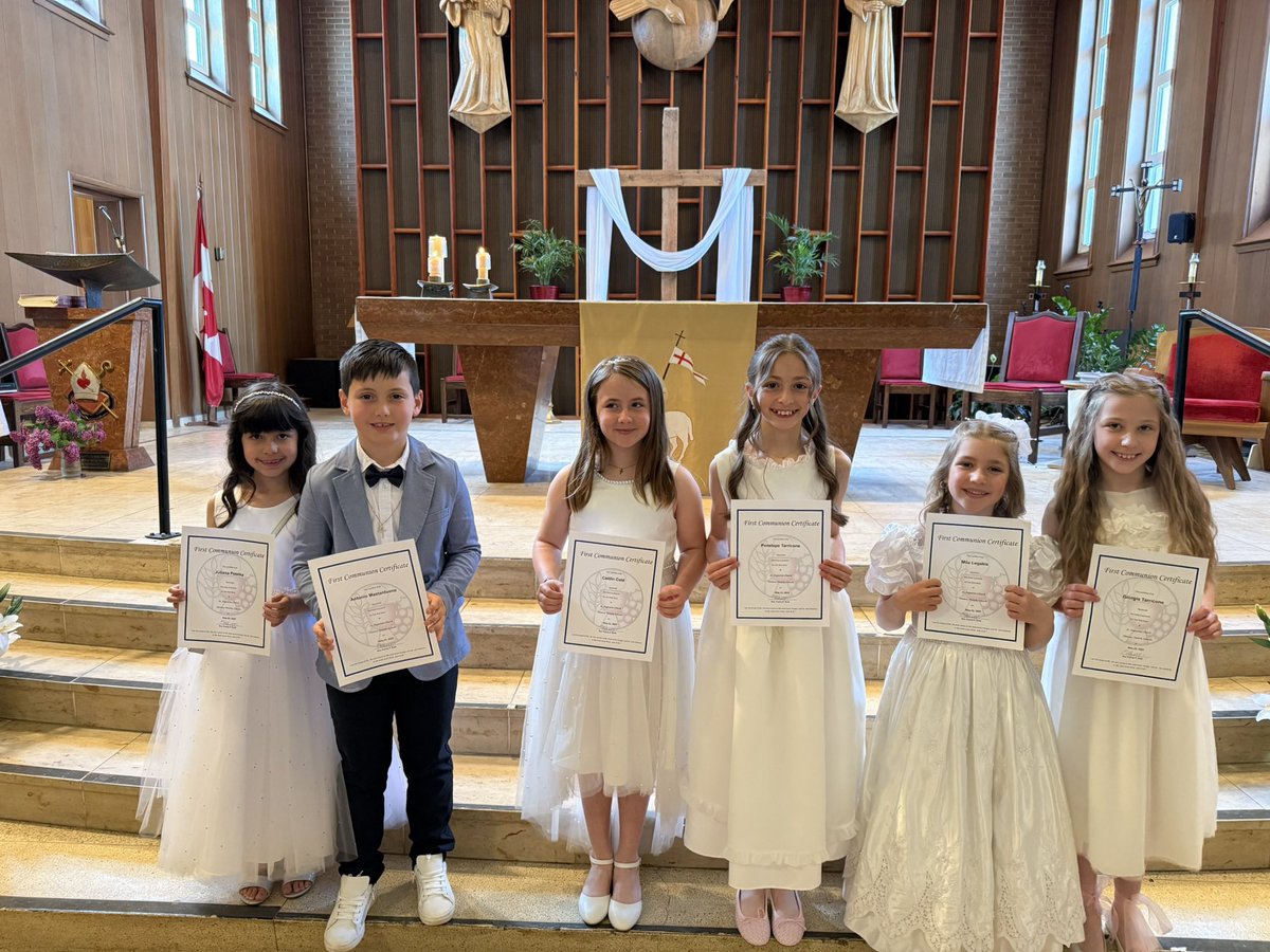 These stingers received their First Holy Communion on Sunday <a href="/StRitaOCSB/">St. Rita School</a> 🙏🏻